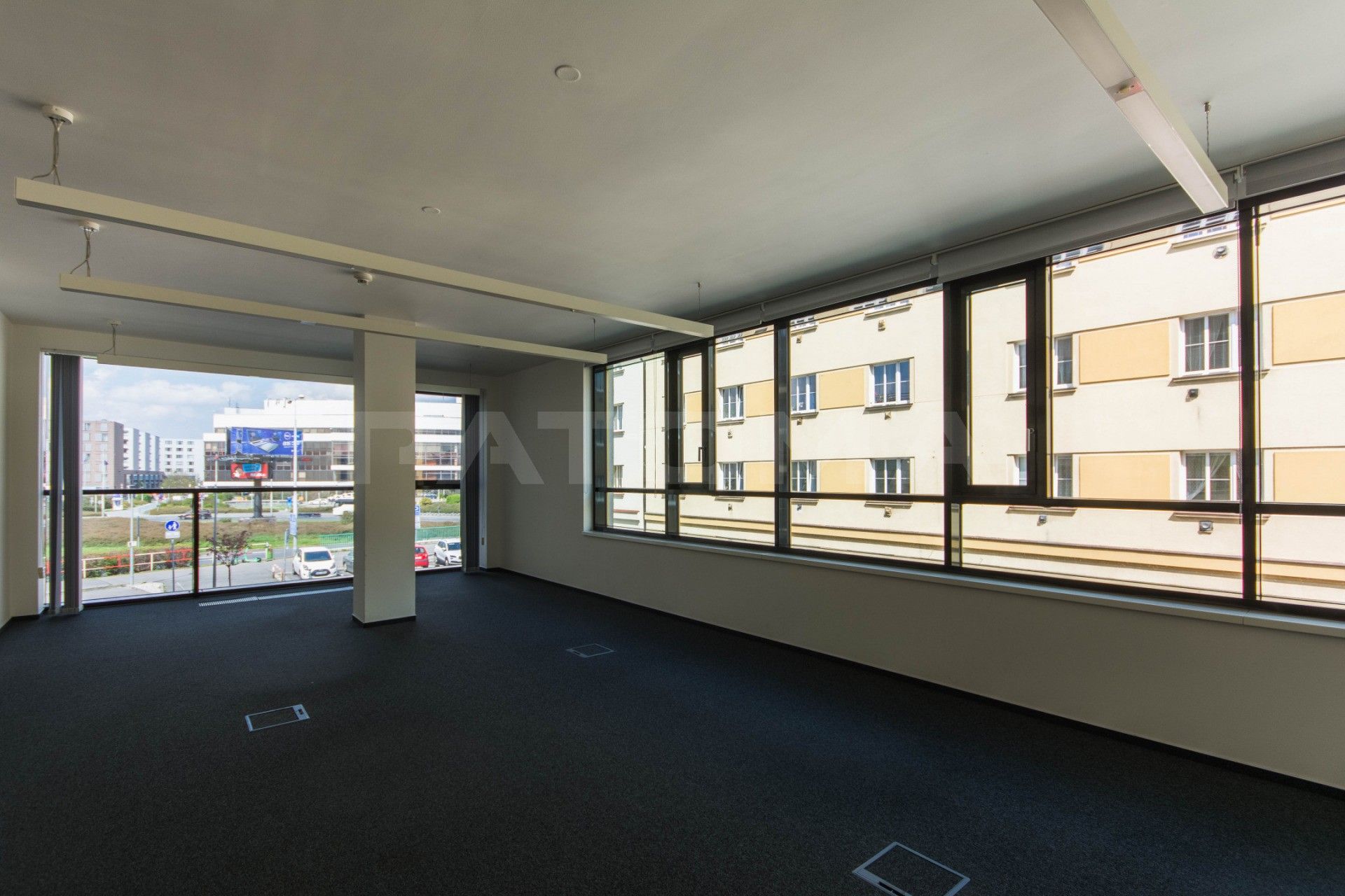 Pronájem kancelář - Štětkova, Praha, 630 m²