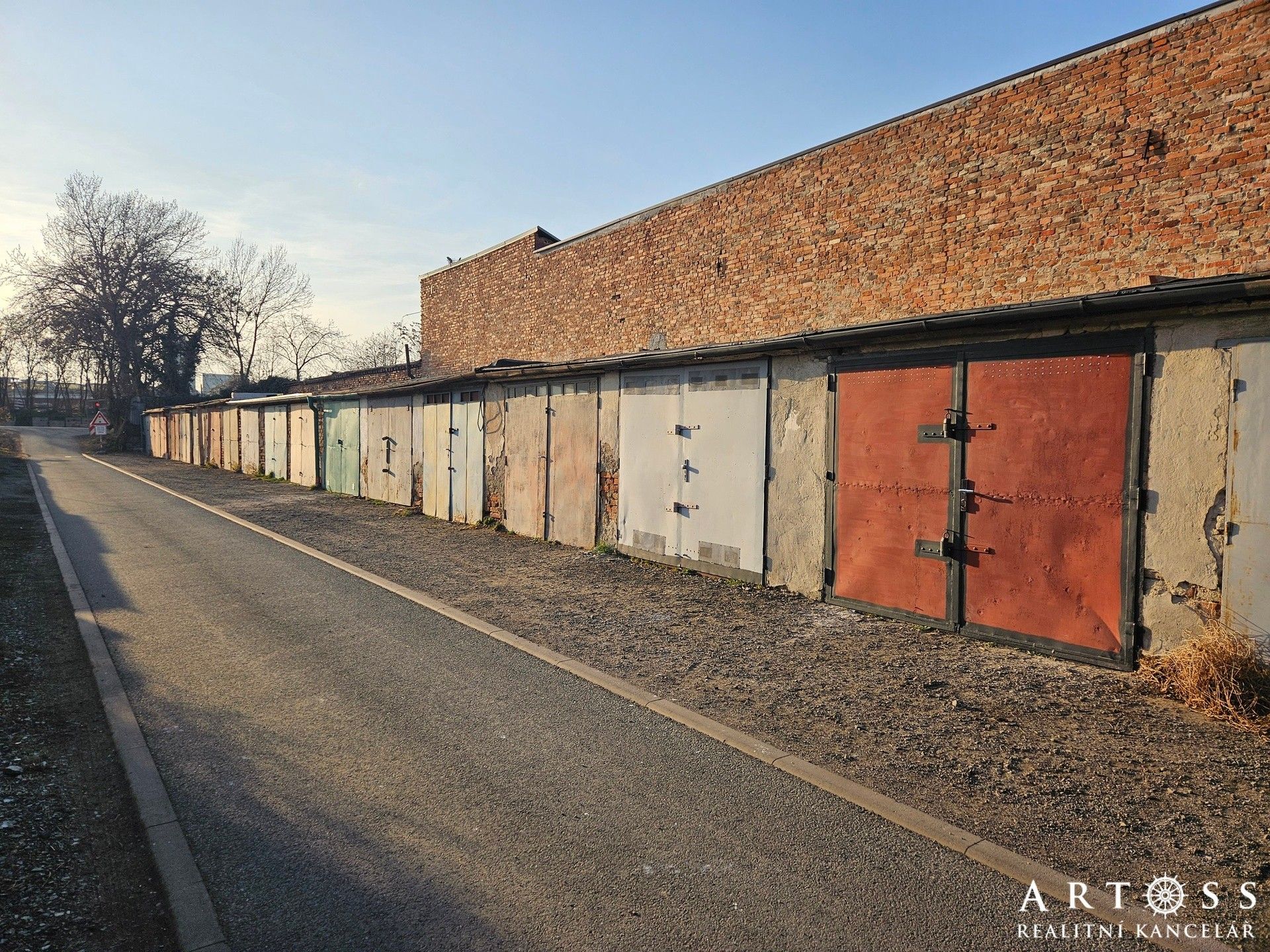 Garáže, Hradlová, Brno, 19 m²