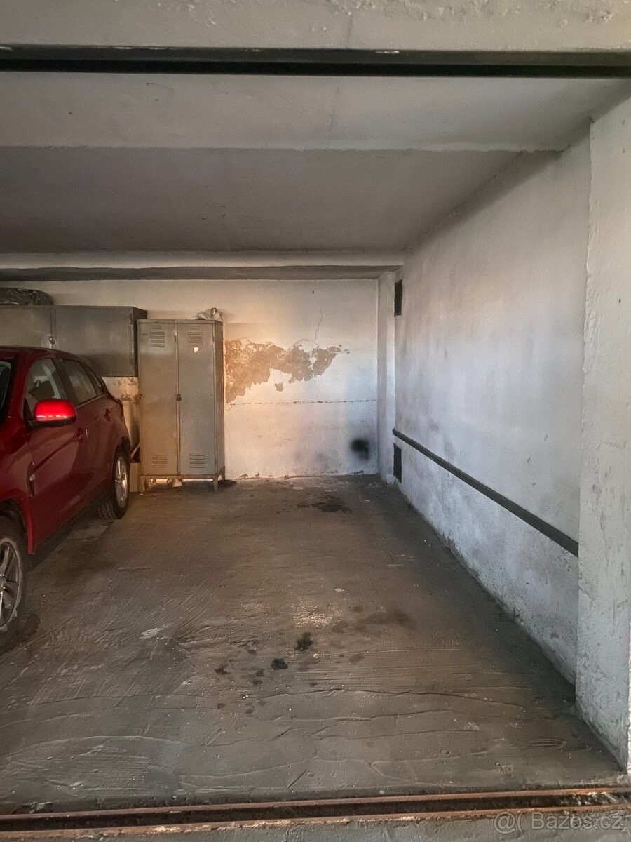 Garáže, Brno, 638 00