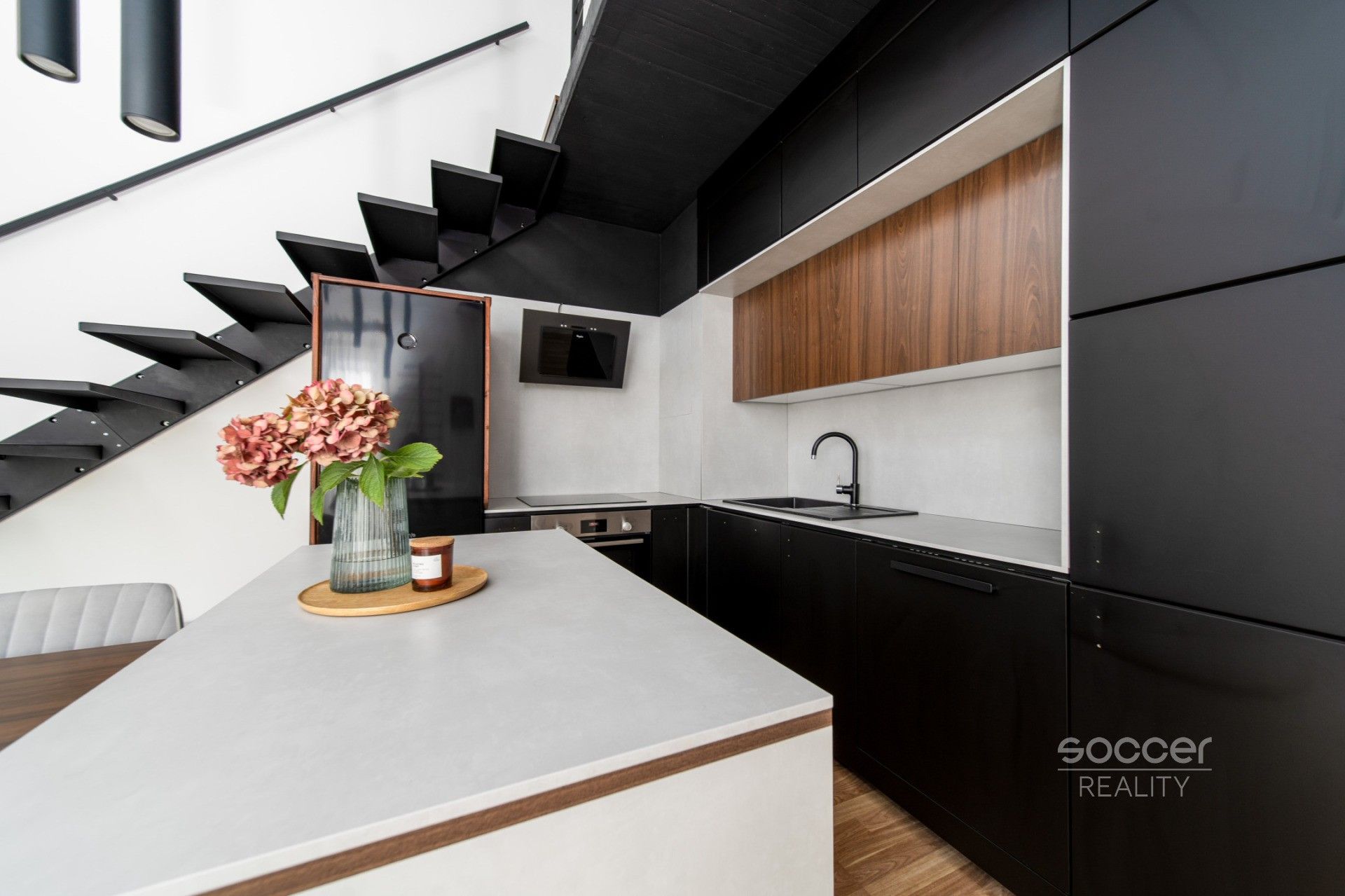 Prodej byt 1+kk - Novovysočanská, Praha, 54 m²