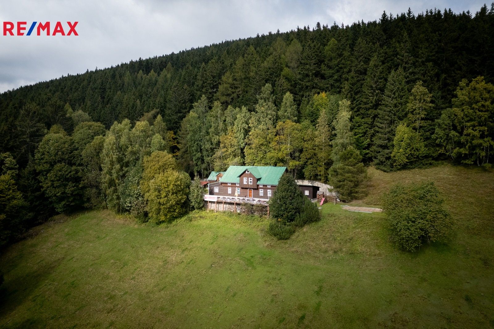 Prodej ubytovací zařízení - Velká Úpa, Pec pod Sněžkou, 584 m²