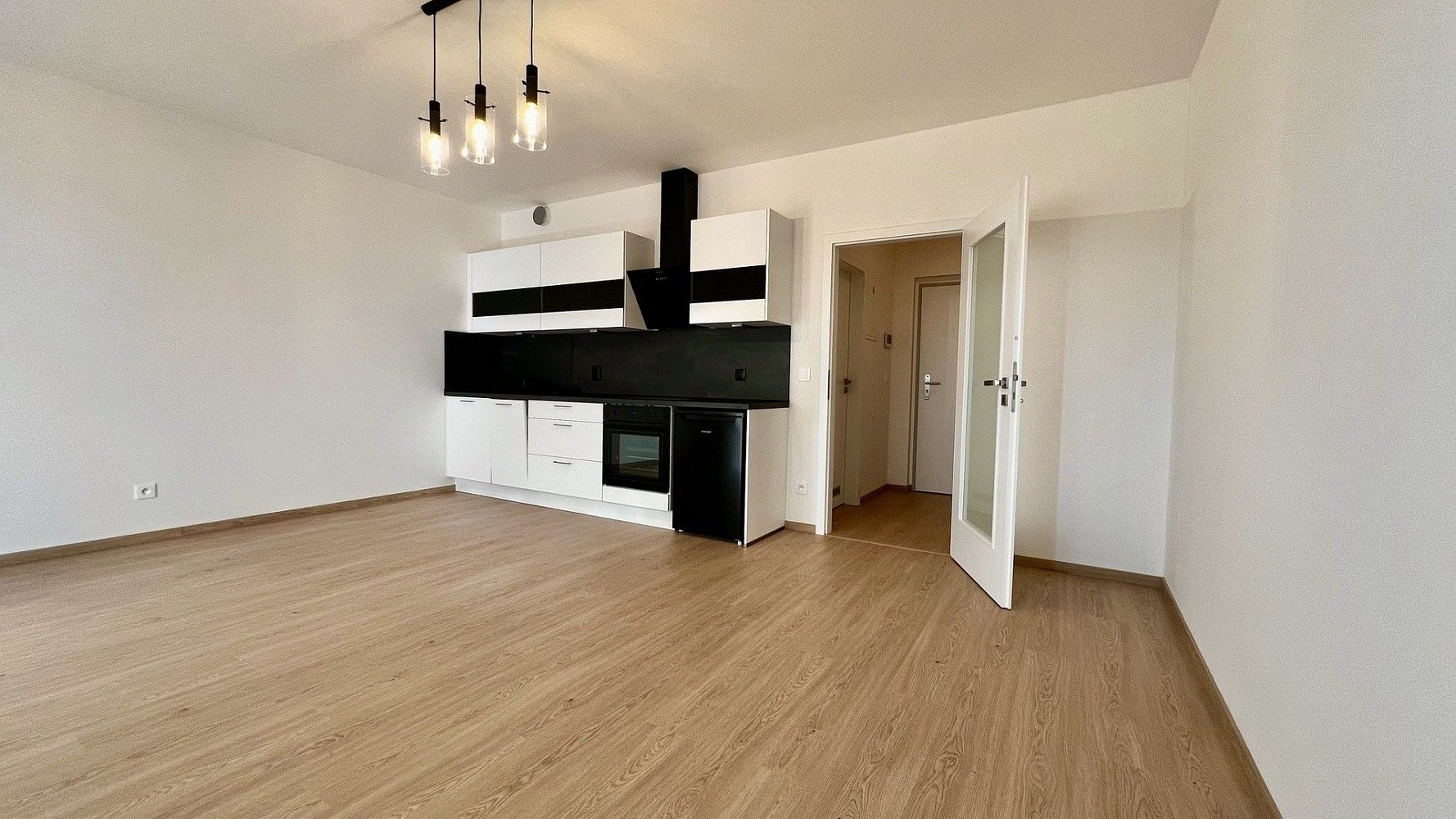 Pronájem byt 1+kk - Sedlářova, Praha 9 - Kbely, 33 m² - 5