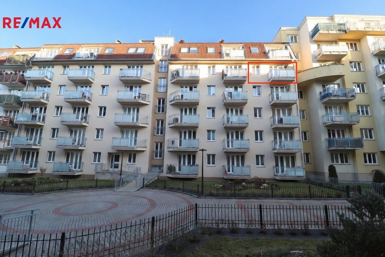 2+kk, Pelušková 1443, Praha, 38 m²