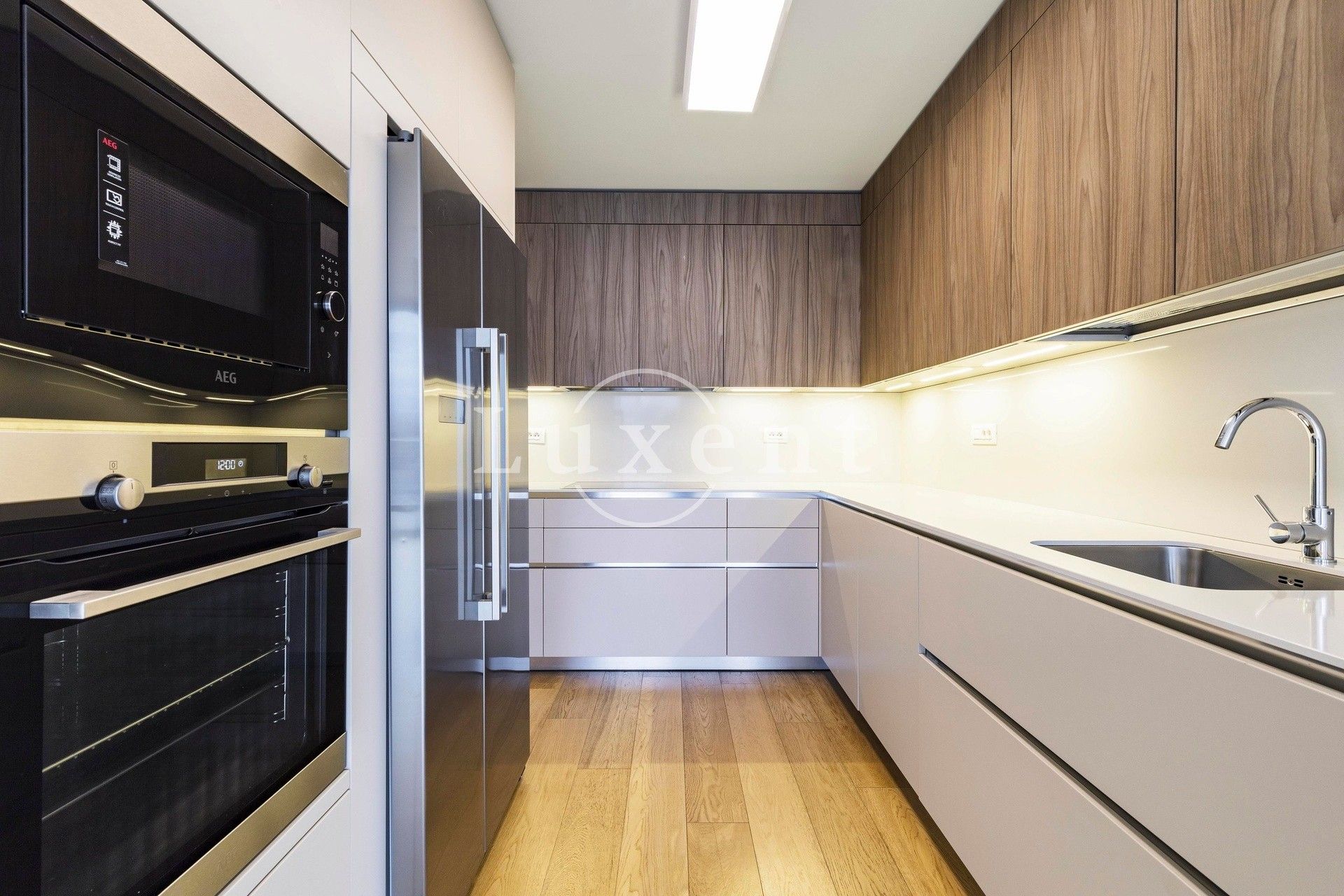 Pronájem byt 4+kk - Holečkova, Praha, 212 m²