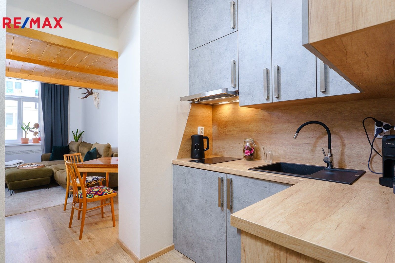 Prodej byt 1+kk - Kovářská, Praha, 28 m²