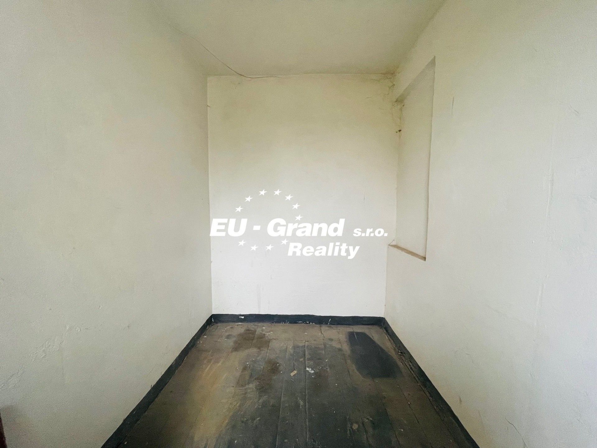 Sklady, Farní, Lipová, 26 m²