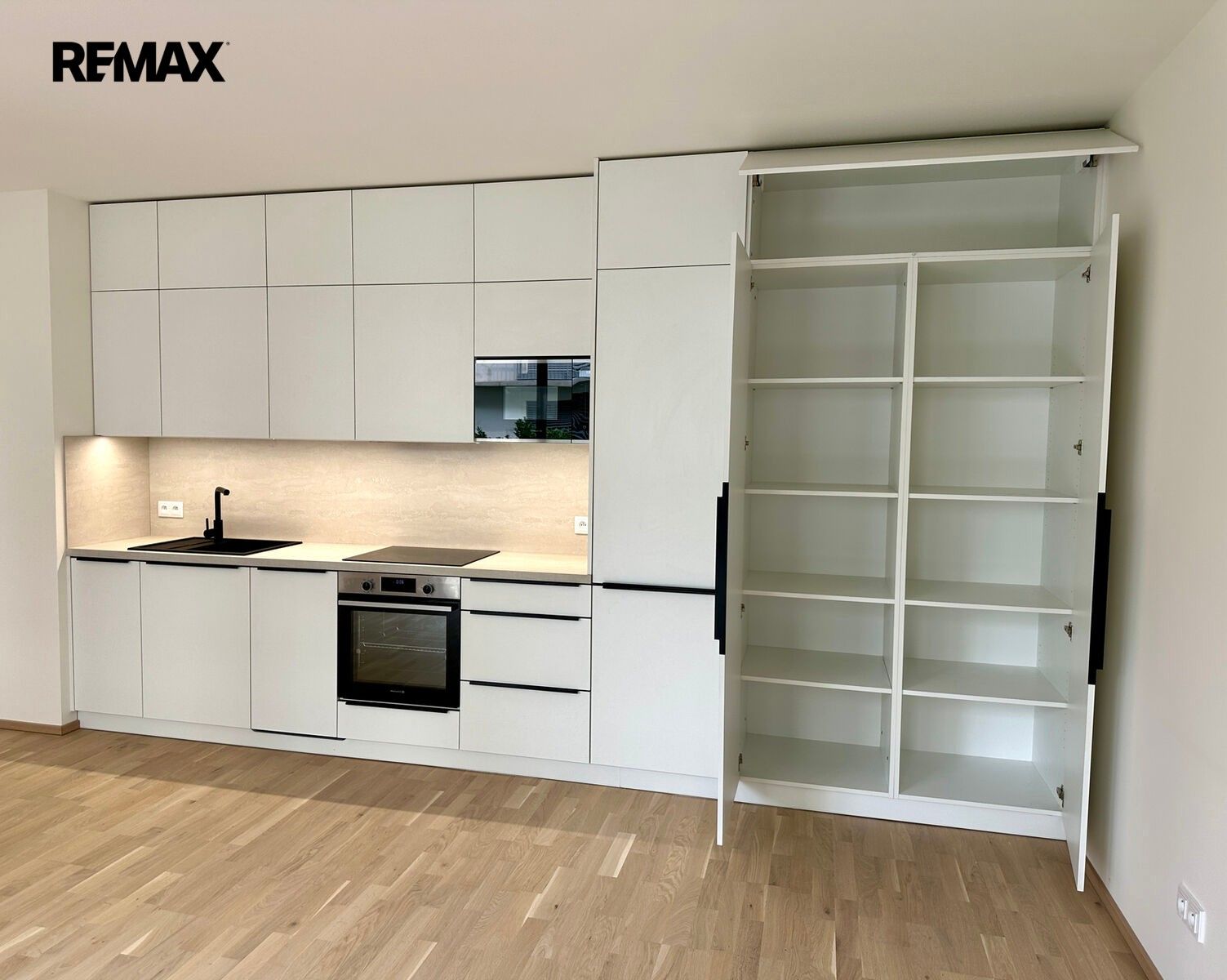 Pronájem byt 1+kk - Šenácká 583, Praha Hodkovičky, 39 m² - 5