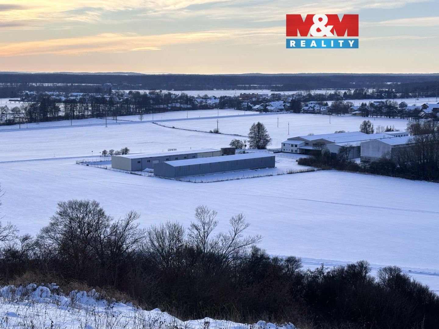 Sklady, Čestice, 650 m²