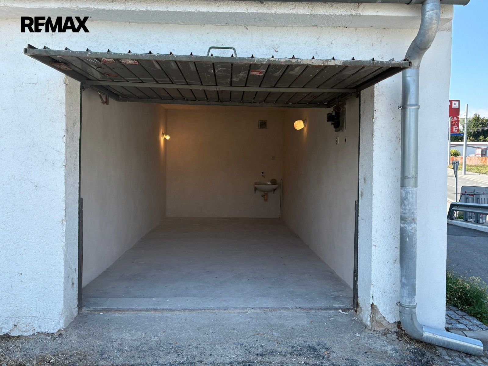 Prodej garáž - Provazníkova , Brno, 17 m² - 2