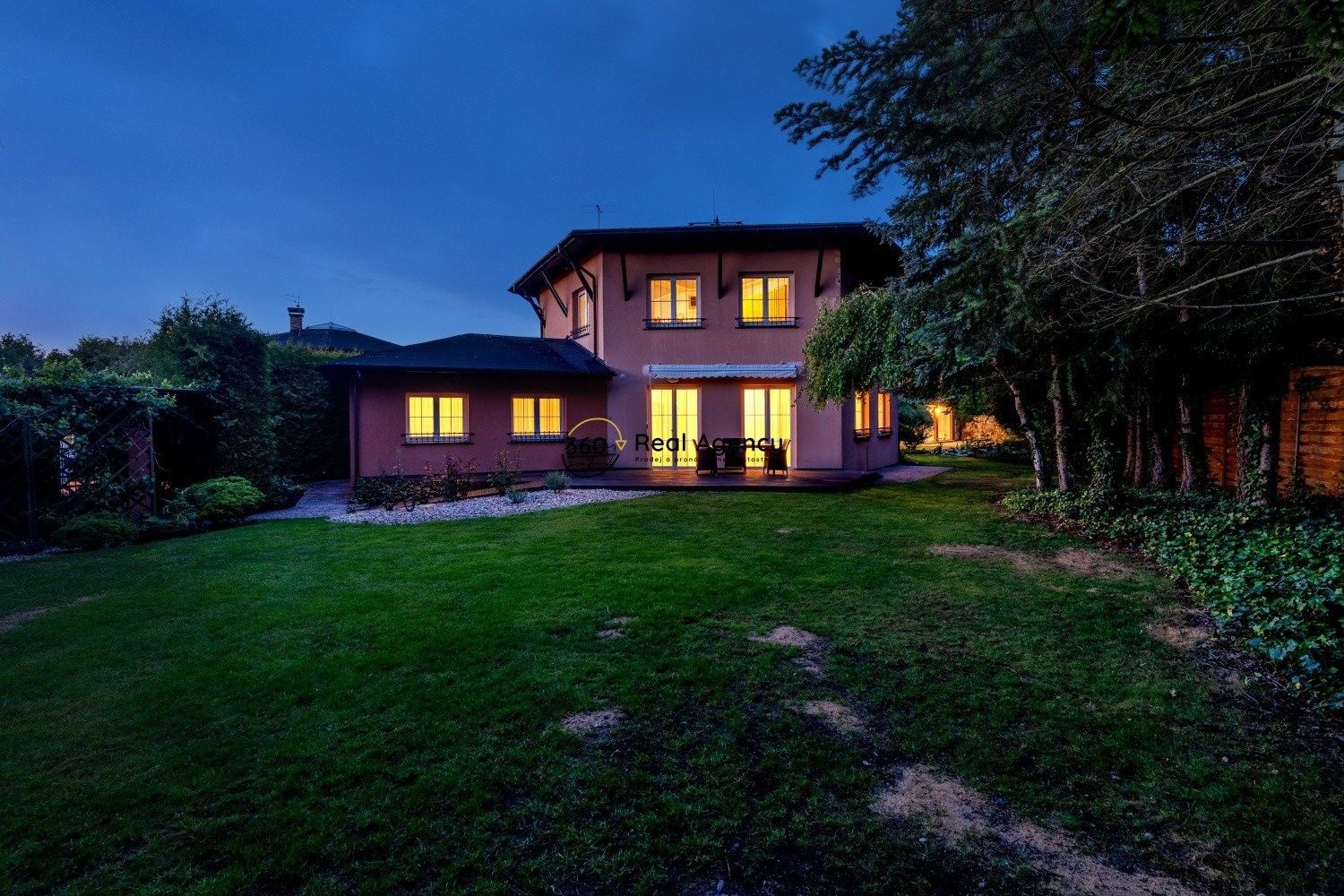 Prodej rodinný dům - U Bažantnice, Přezletice, 230 m²