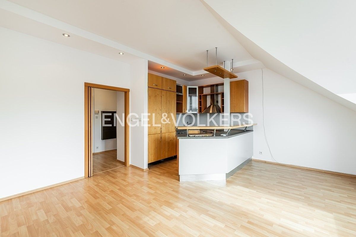 Pronájem byt 3+kk - V Holešovičkách, Praha, 93 m²