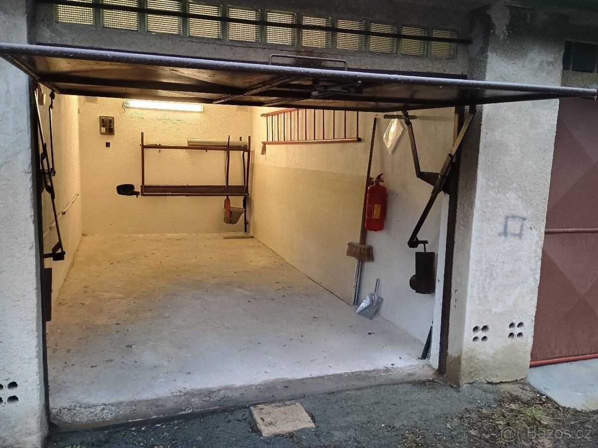 Garáže, Kladno, 272 01