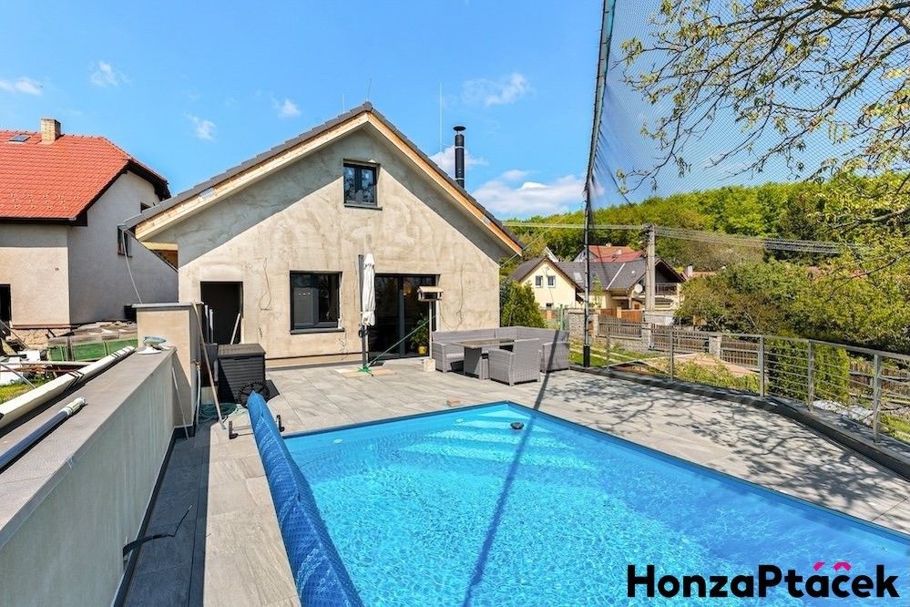 Prodej rodinný dům - Černokostelecká, Černé Voděrady, 159 m²