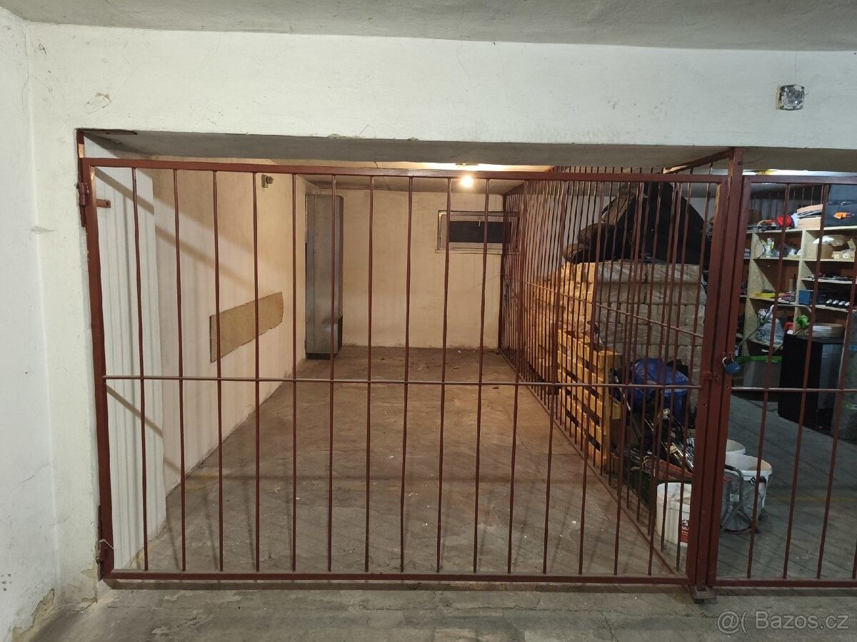 Garáže, Opava, 746 01