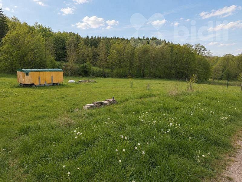 Louka, 3 165 m²