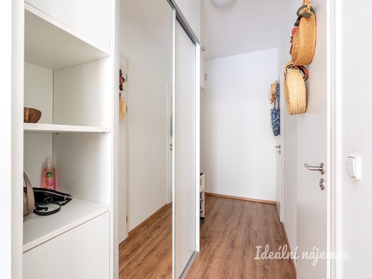 Pronájem byt 2+kk - Smolenská, Praha, 48 m²