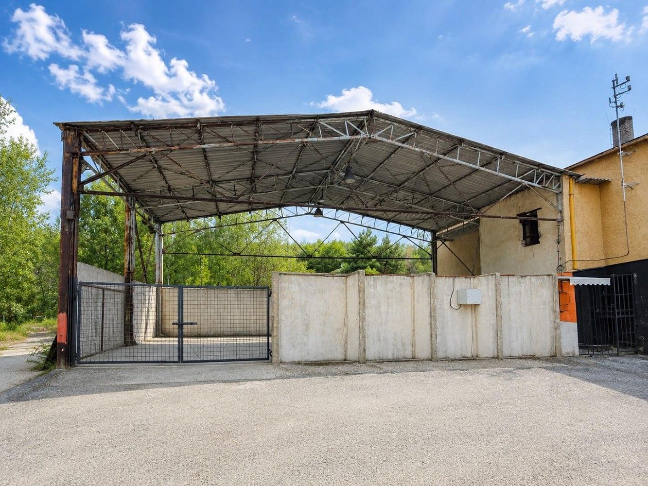 Sklad, 166 m²