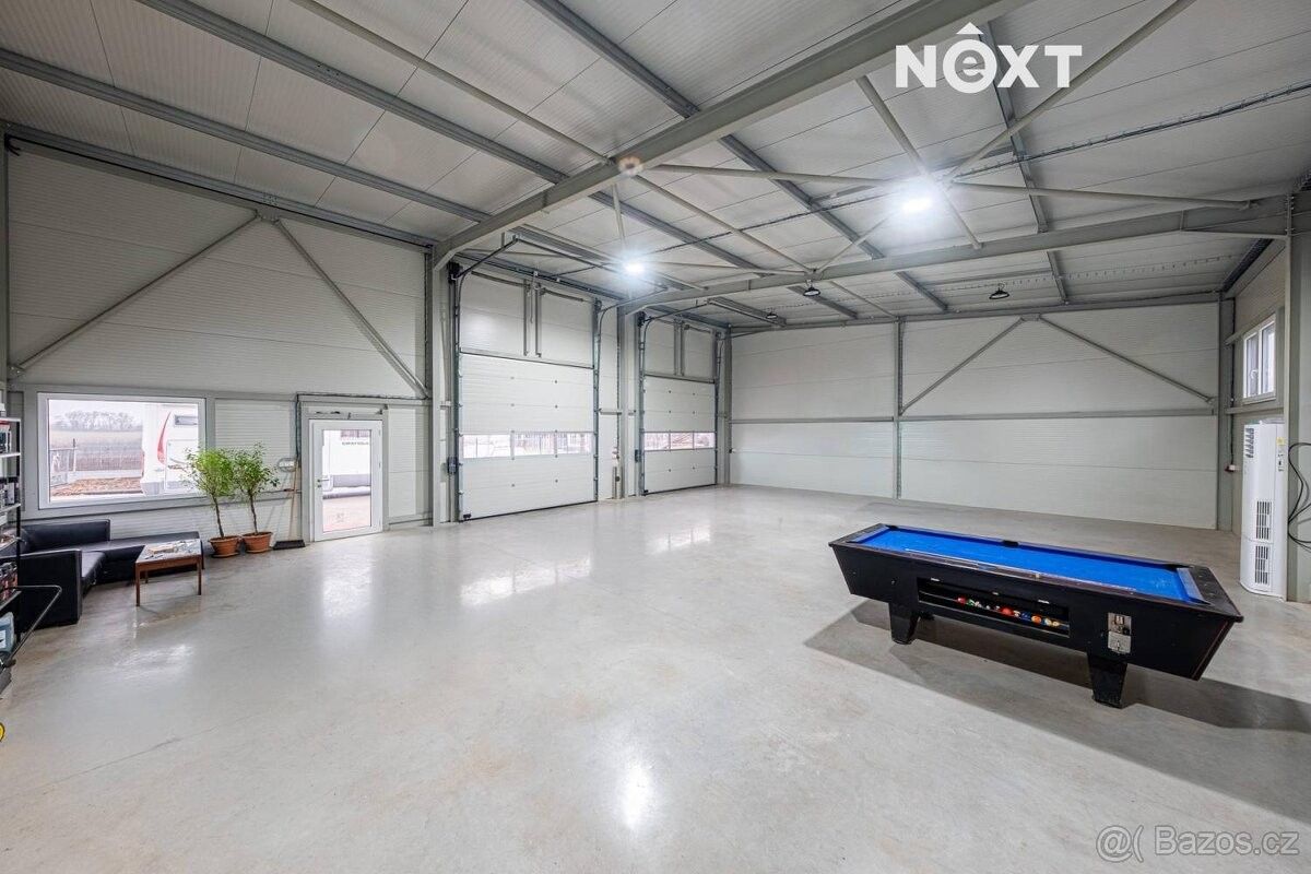 Sklady, Praha, 193 00