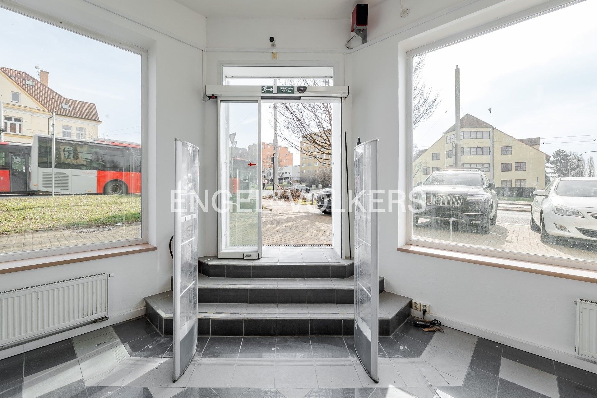 Komerční nemovitost · 418 m² · Střelničná 731, Praha Kobylisy - 3