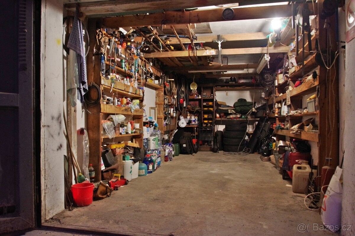 Garáže, Brno, 638 00