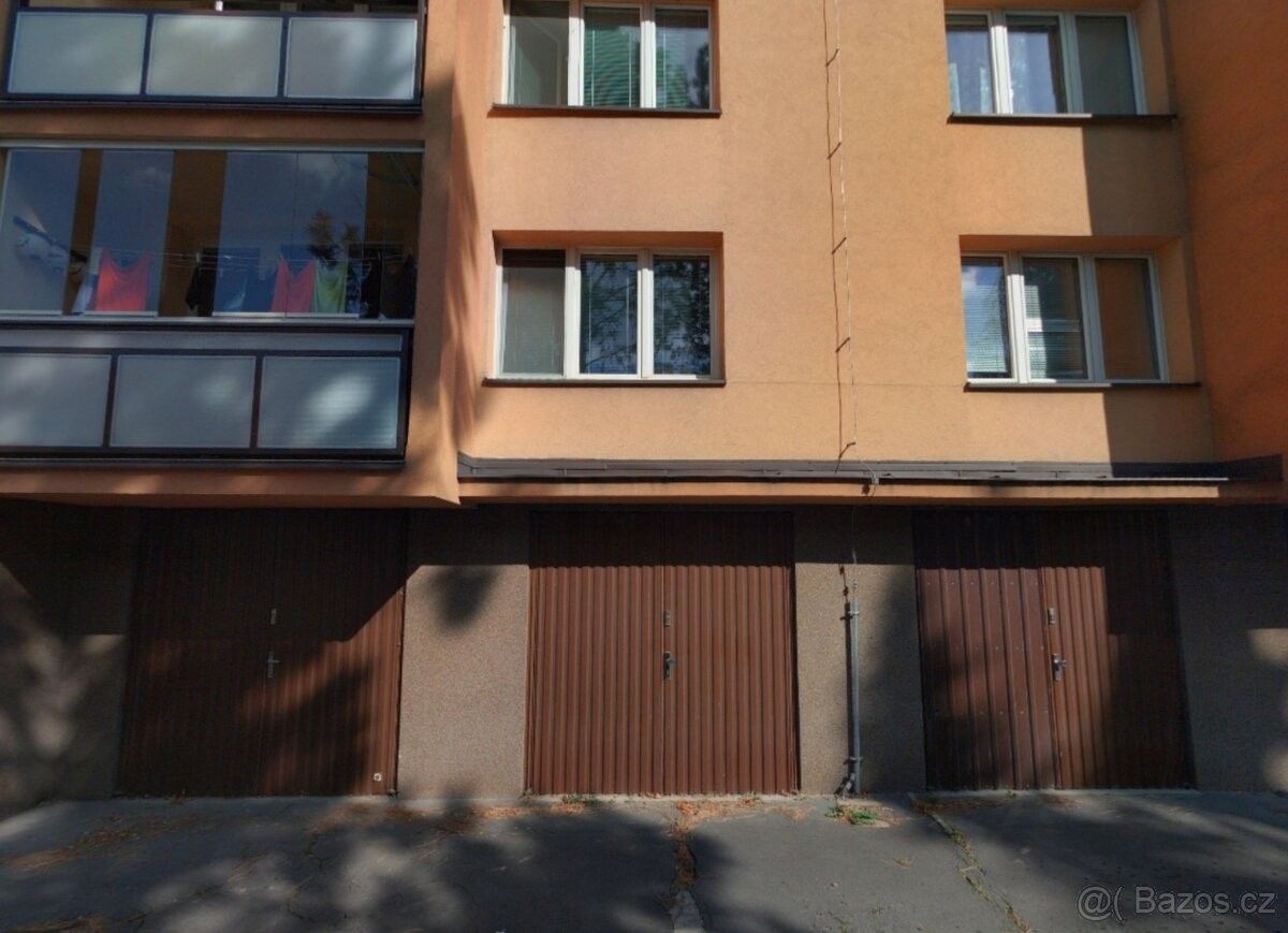 Garáže, Frýdek-Místek, 738 01