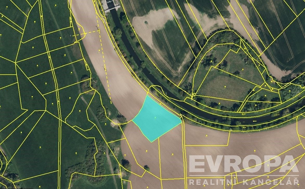 Prodej pozemek - Žiželice