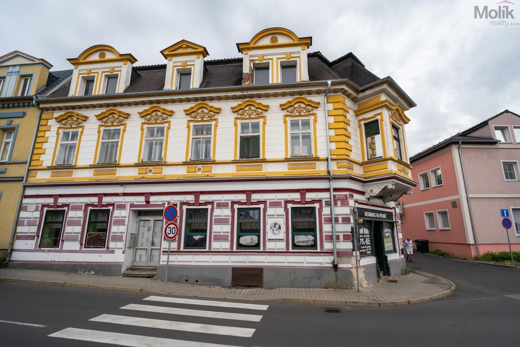 Restaurace, 256 m²
