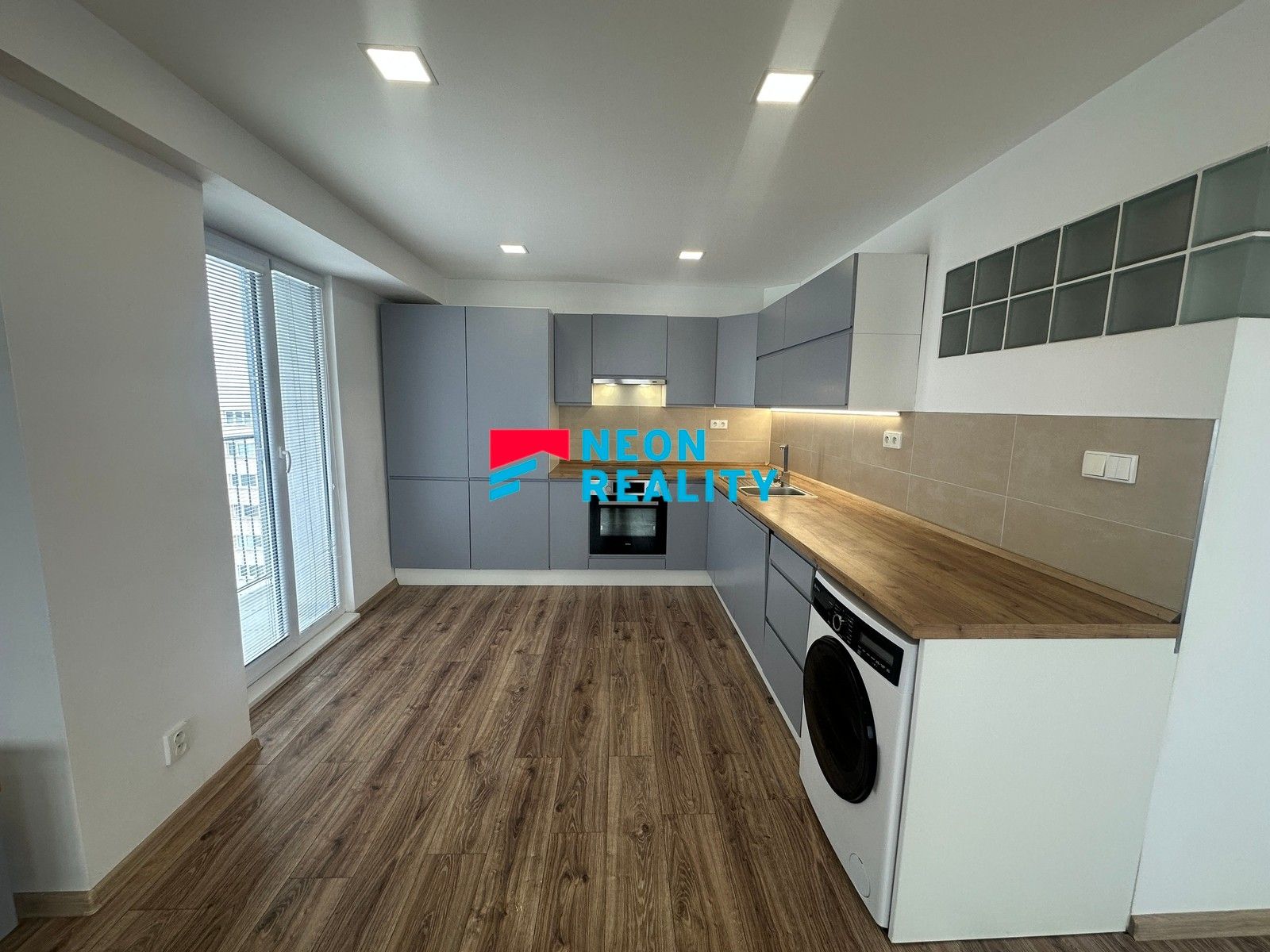 Pronájem byt 2+kk - Vršovců, Ostrava, 69 m²