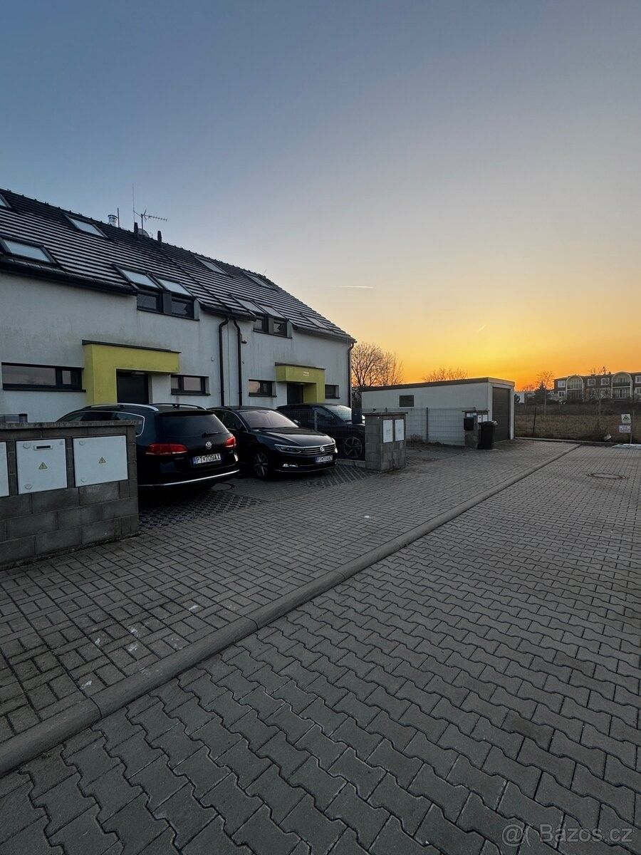 Pronájem rodinný dům - 252 50, Praha-západ