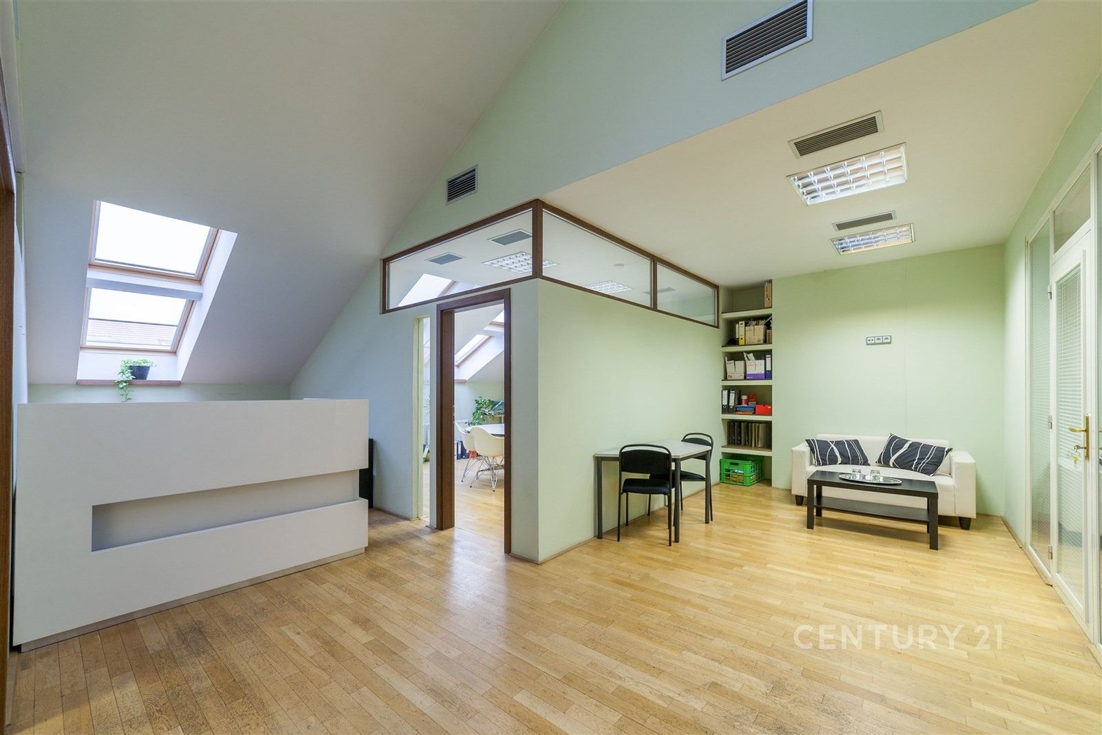 Pronájem kancelář - Wenzigova, Praha, 124 m²