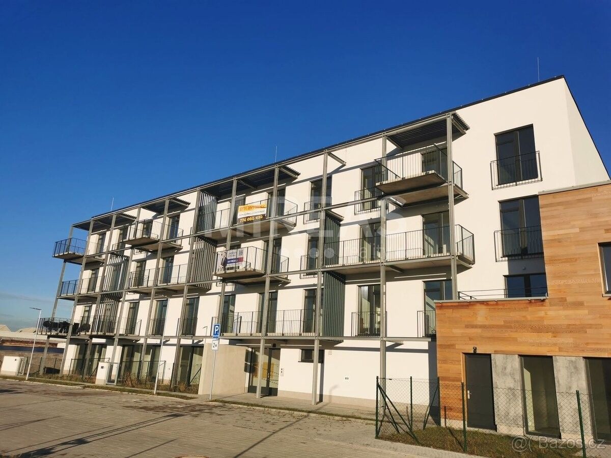 Byty, Čelákovice, 250 88