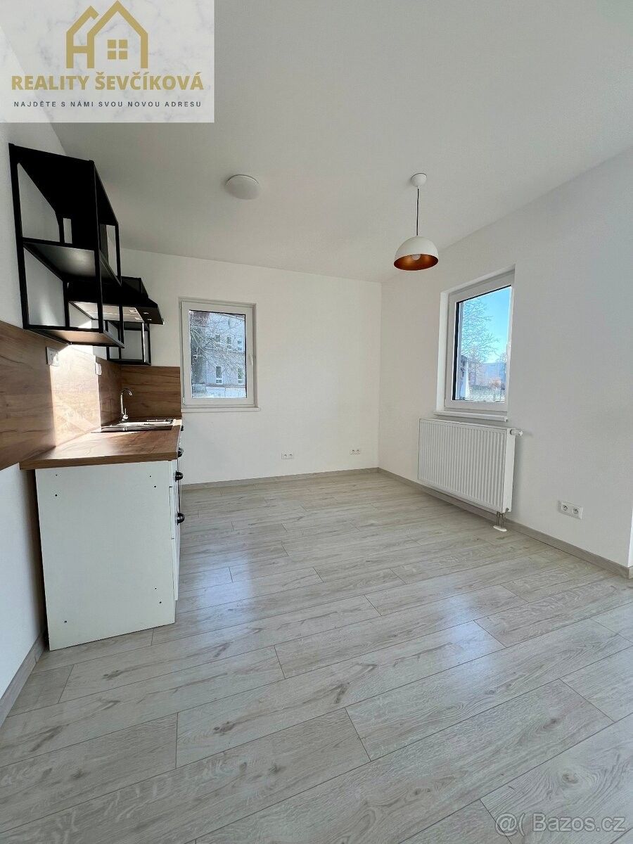 Pronájem byt - Hrochův Týnec, 538 62