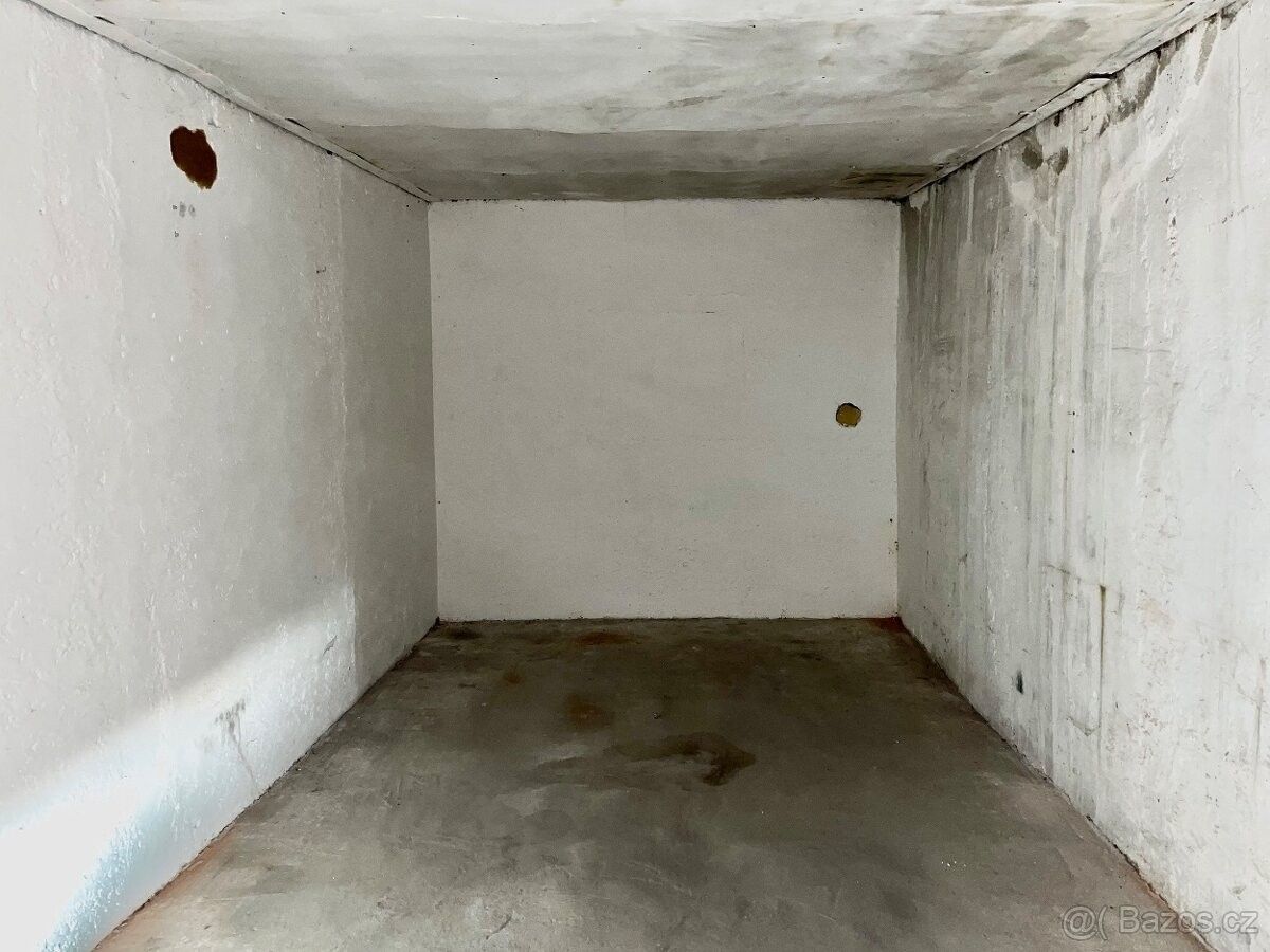 Garáže, Cheb, 350 02