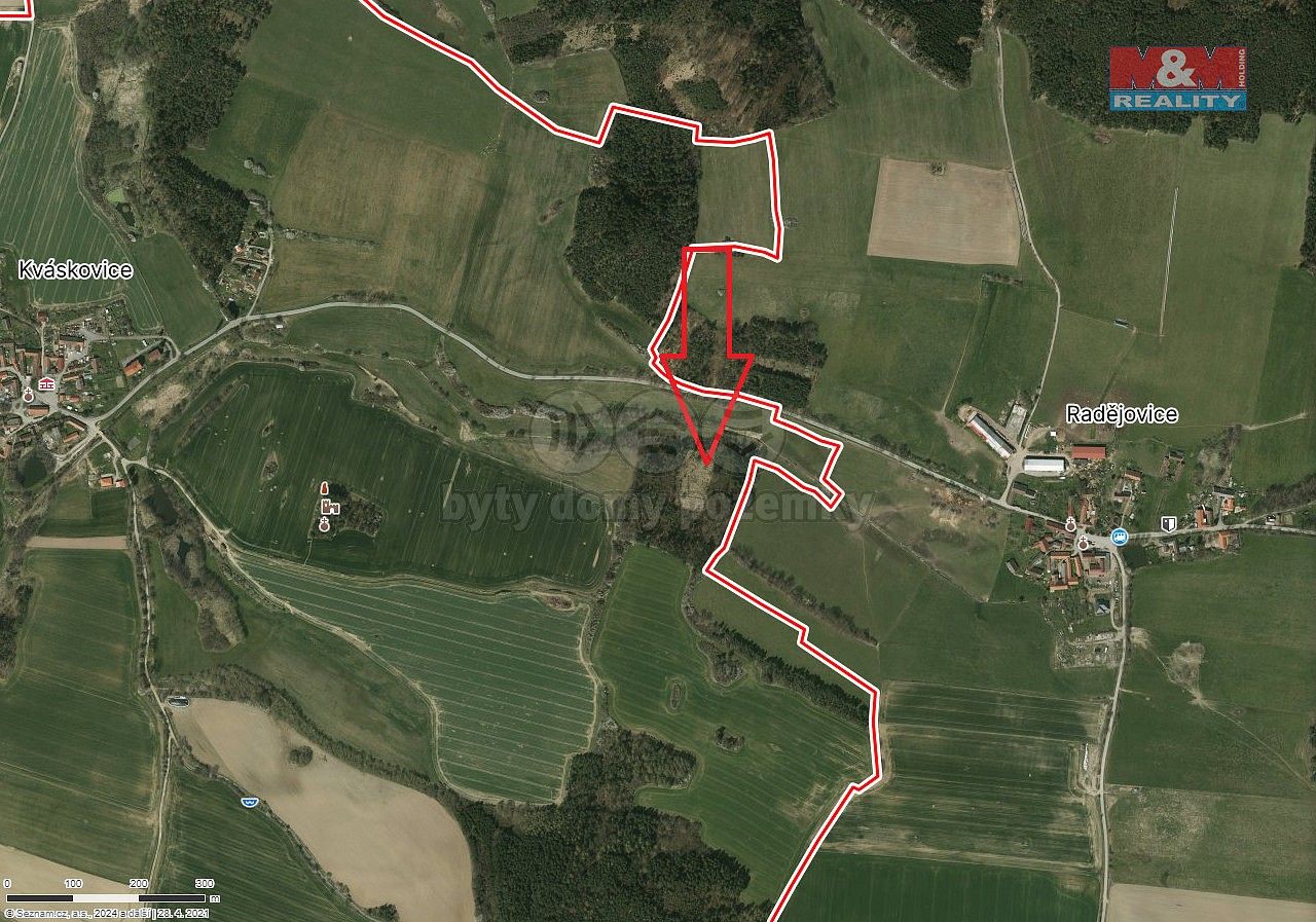 Les, 3 555 m²