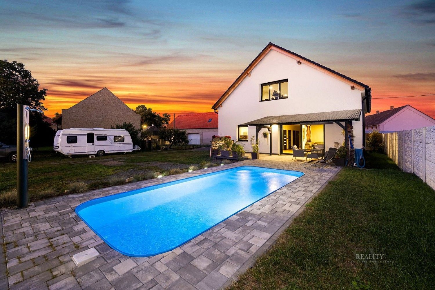 Rodinné domy, Mělnická, Mělnické Vtelno - Radouň, okres Mělník, 221 m² - 1