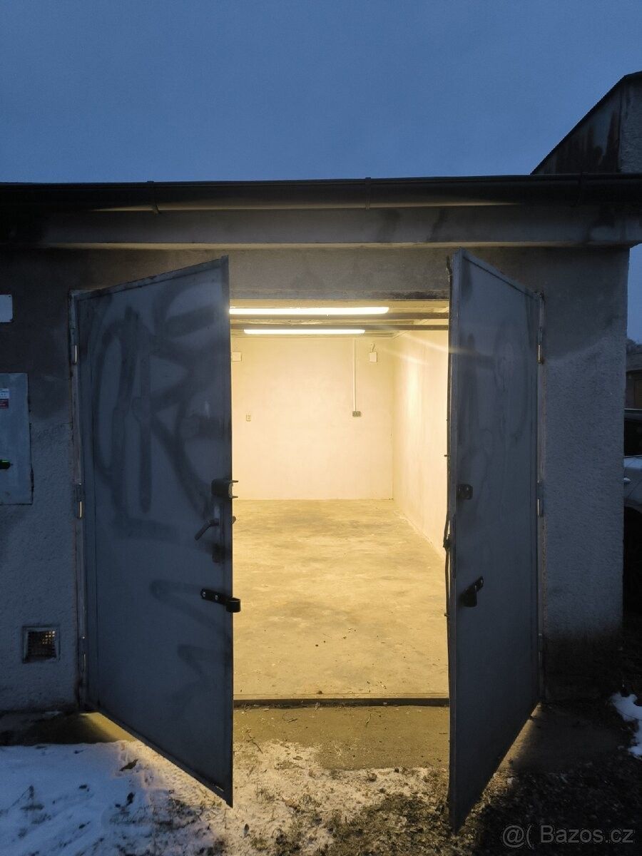 Garáže, Chrudim, 537 03