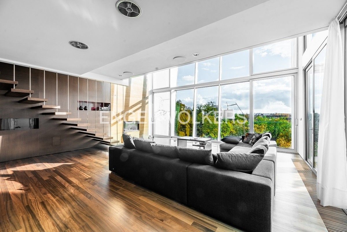 Pronájem byt 5+kk - Na Hřebenkách, Praha, 279 m²