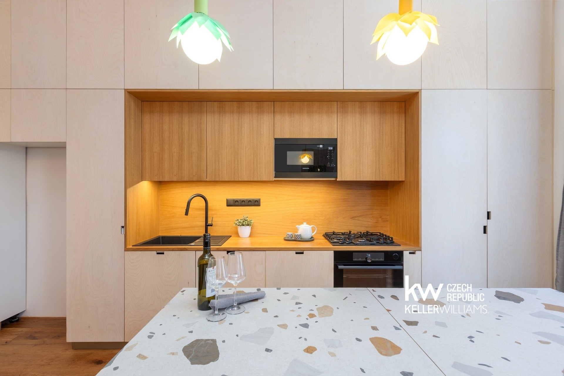 Byt 2+kk · 79 m² · Plzeňská, Praha - 3