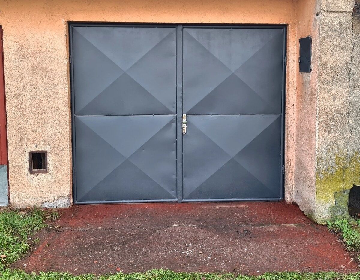 Garáže, Kladno, 272 04