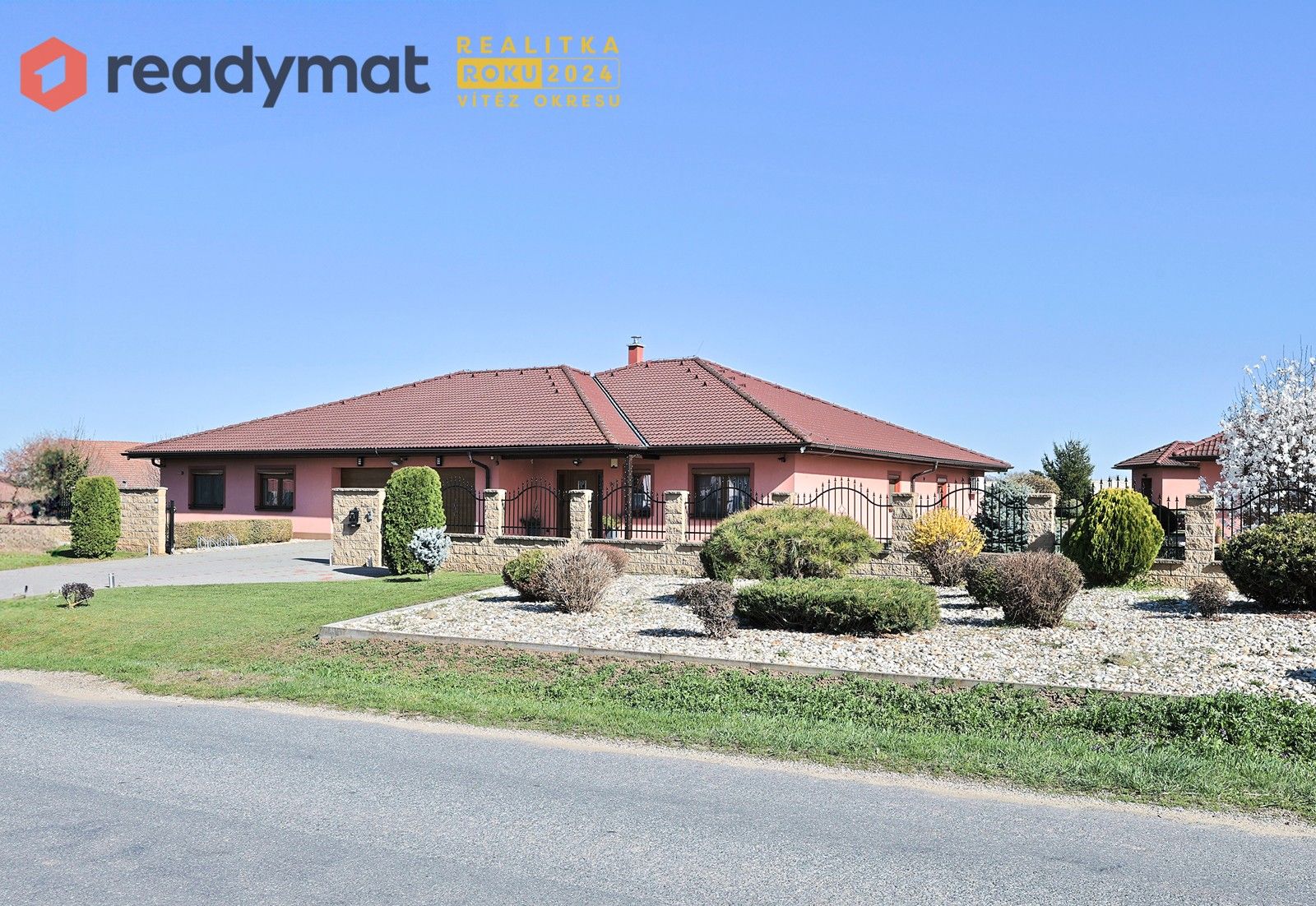 Prodej rodinný dům - Loděnice, 466 m²