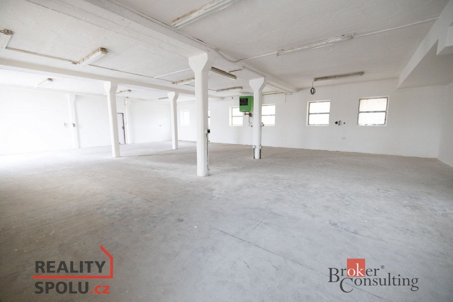 Pronájem výrobní prostory - Kotrčova, Hradec Králové, 150 m²