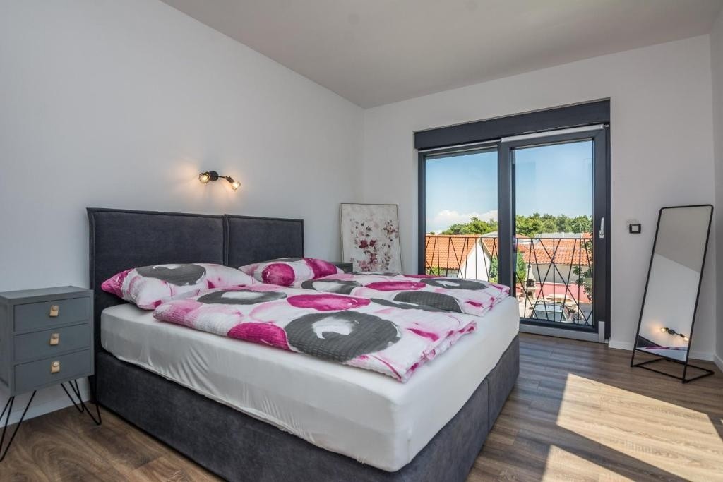 Prodej rodinný dům - 987 66, Zahraničí - 5