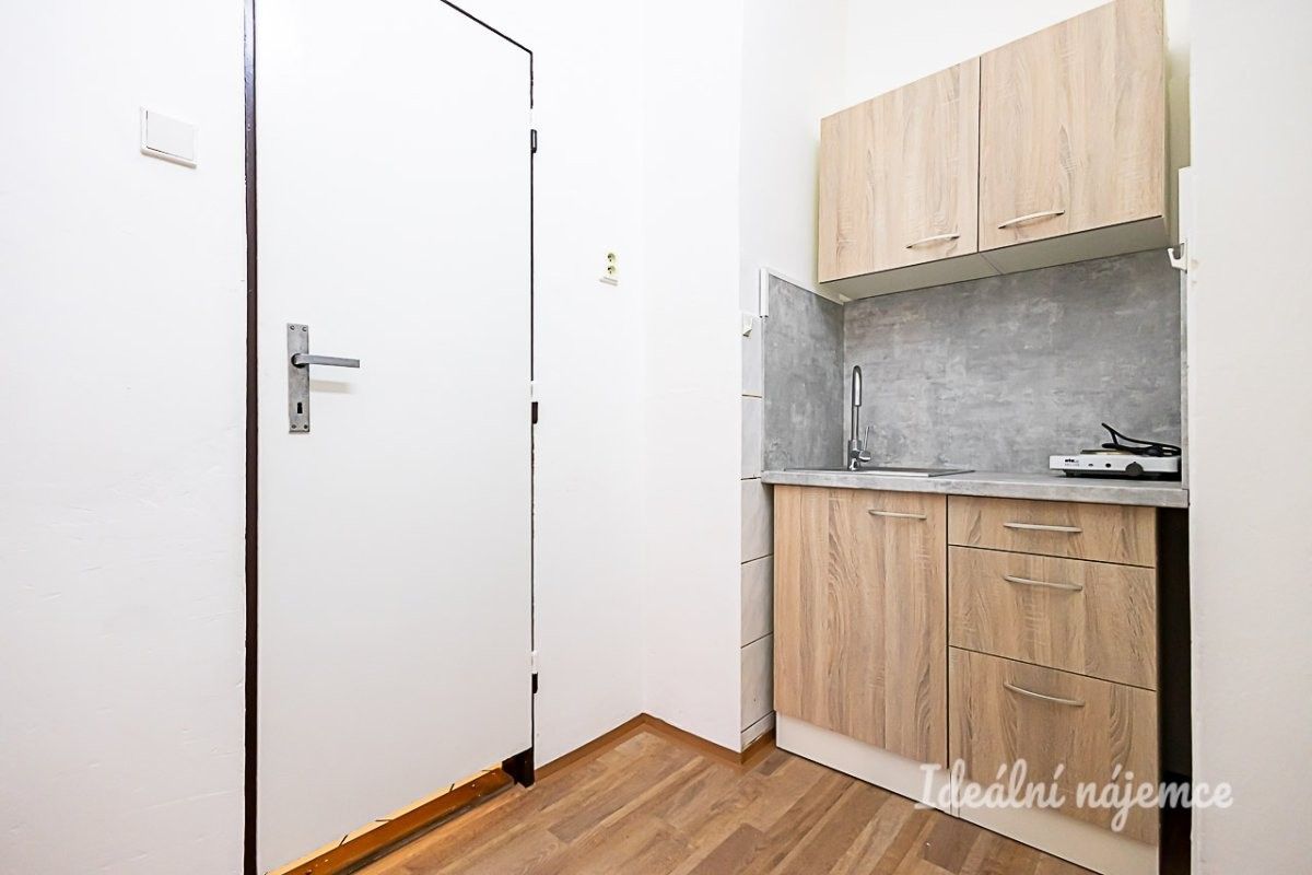 1+kk, Drahobejlova, Praha, 23 m²