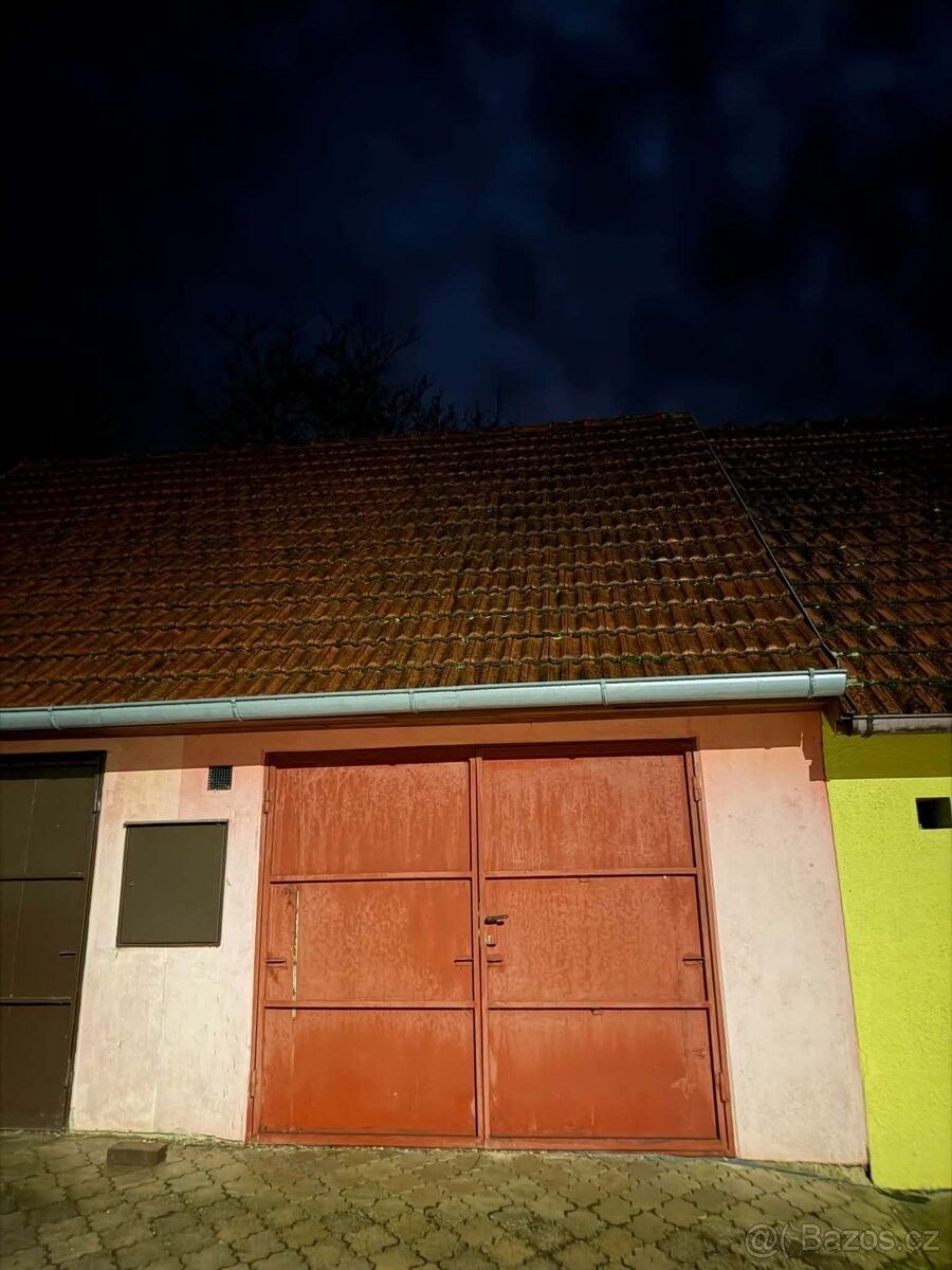 Garáže, Koryčany, 768 05
