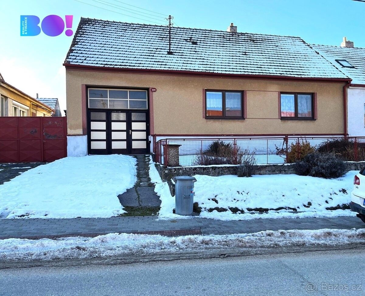 Rodinné domy, Zastávka u Brna, 664 84