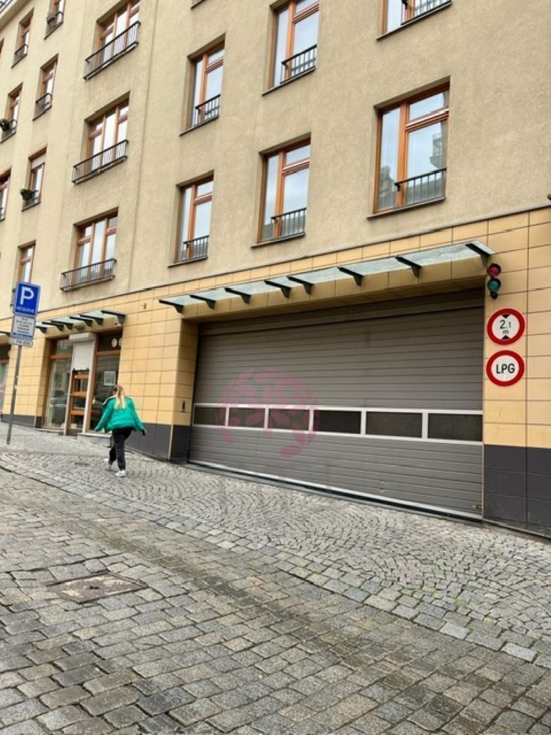 Pronájem garáž - Voroněžská, Praha, 17 m²