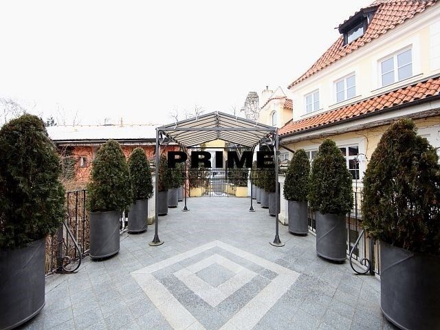 Pronájem byt 4+1 - Vlašská, Praha, 178 m²