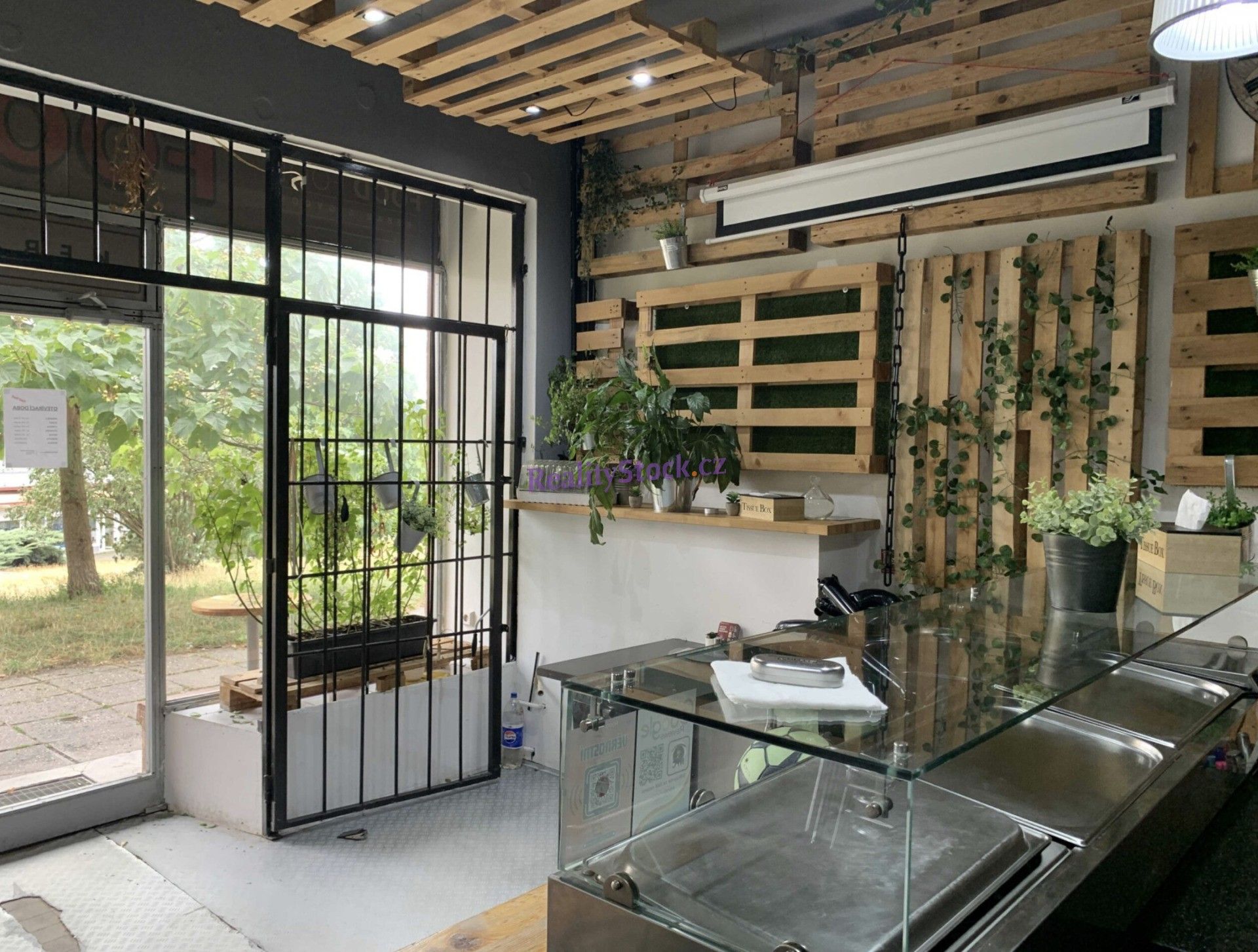 Restaurace, Hrusická, Praha, 50 m²