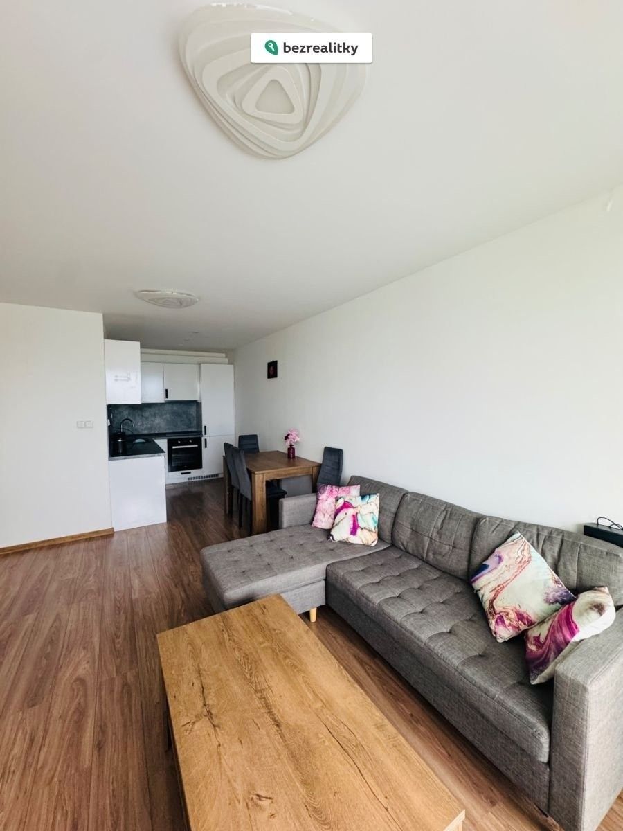 Prodej byt 2+kk - Kurčatovova, Praha, 43 m²