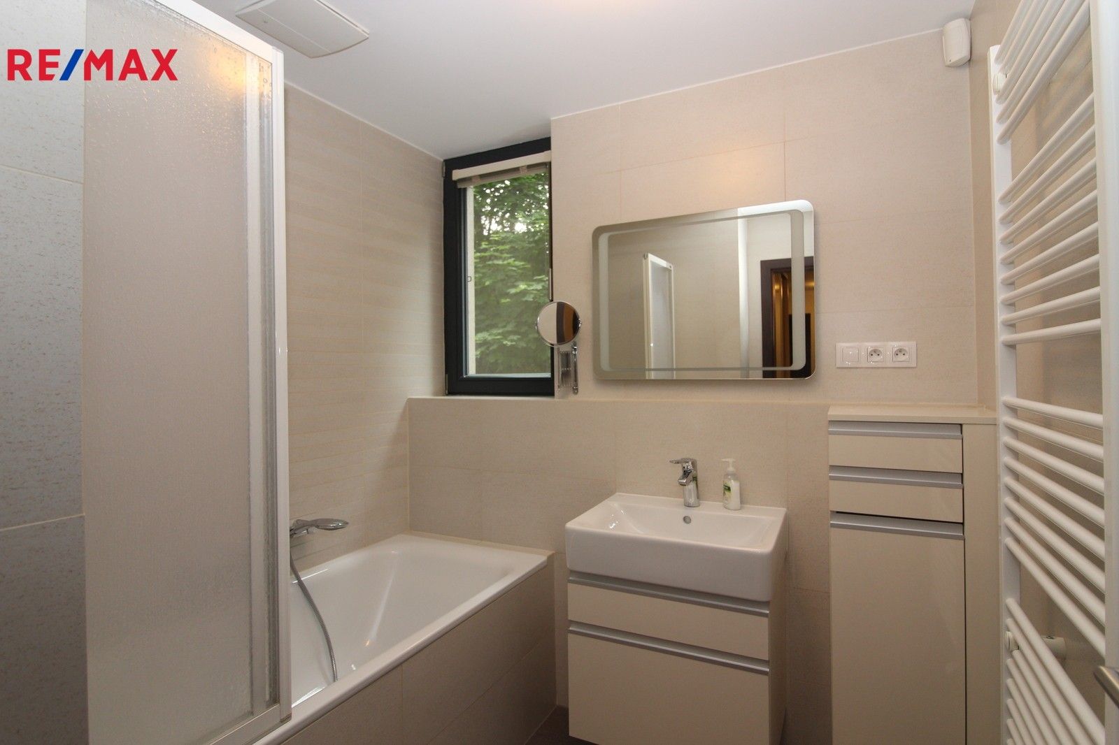 Pronájem byt 2+kk - V mezihoří 2448, Praha, 63 m²